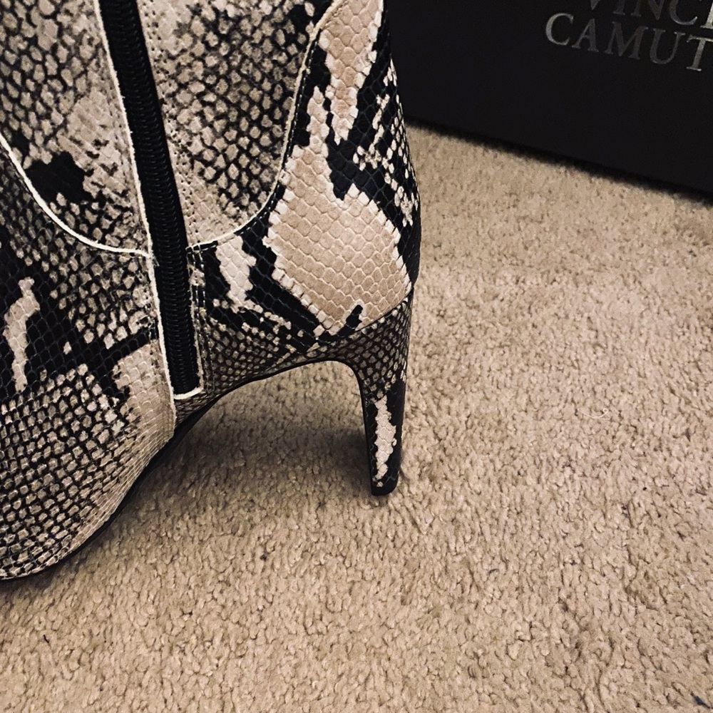 Snakeskin Pattern Knee-High Boots - Picture 6 of 9